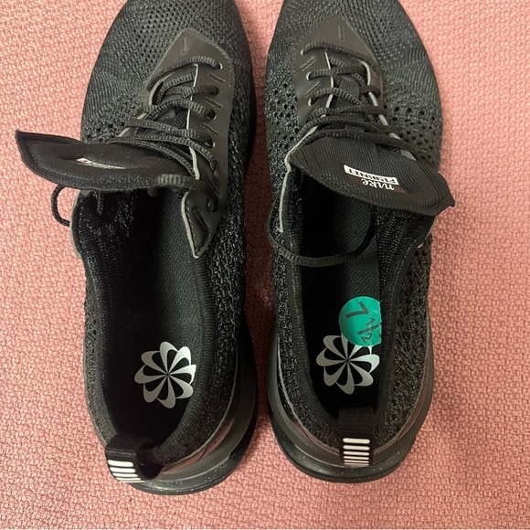 Nike Mens 7.5 Air Max Flyknit Racer Triple Black Gray Running Shoes FD2764-001 - Picture 5 of 8